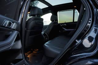BMW X5 M50i (чёрный) — 5