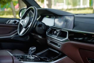 BMW X5 M50i (серый) — 8