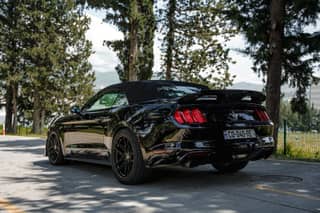 Ford Mustang GT Кабрио (чёрный) — 3
