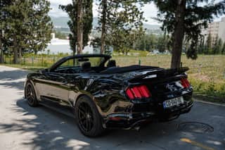 Ford Mustang GT Кабрио (чёрный) — 4